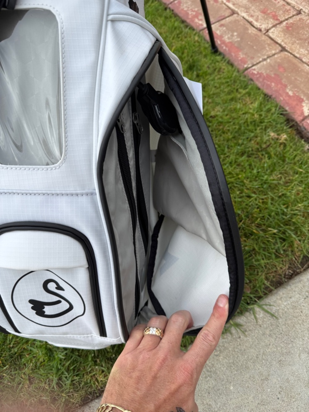 Swannies x MNML Golf Bag - Picture 4 of 7